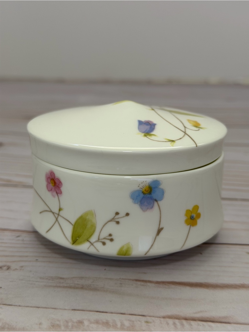 Mikasa Just Flowers Bone China Sugar Bowl & Lid Japan #A4182